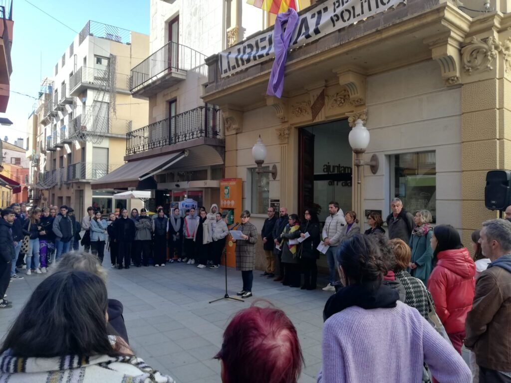 61cf1633 5e5f 4a32 8189 be772fc28d8a 1