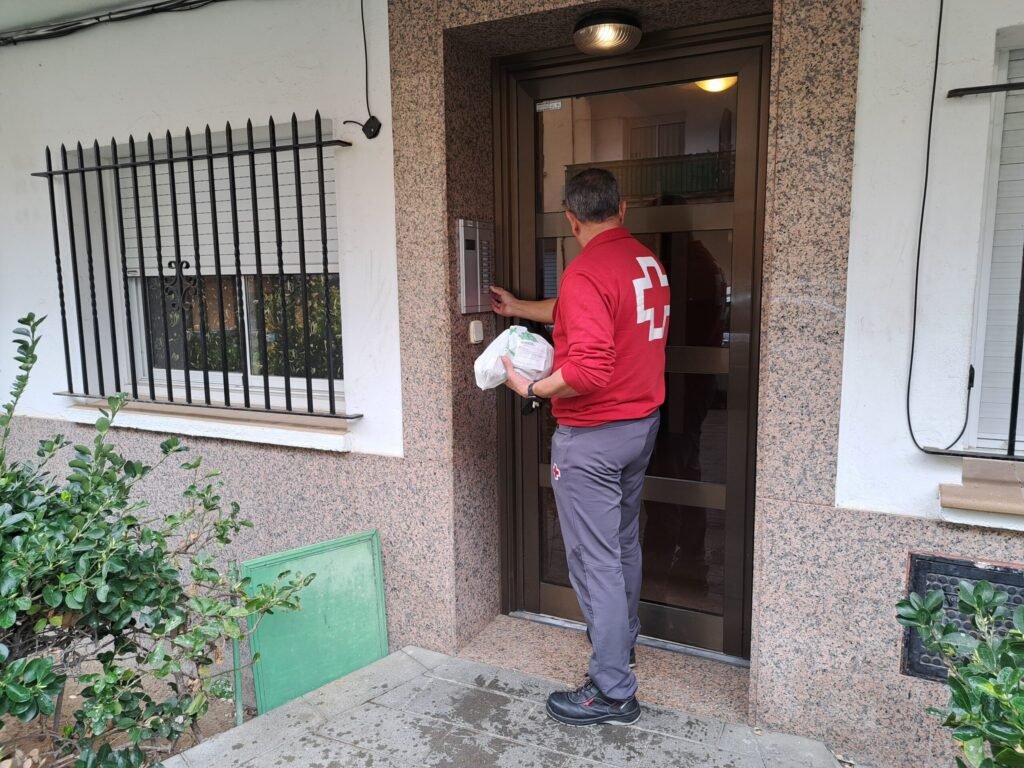 L’Àrea d’Acció Social i Ciutadania activa el servei de menjador social a domicili, adreçat a persones del municipi en situació de vulnerabilitat 1 efc079f9 c9a5 458d a9bf 2108e979b6e6 scaled 1