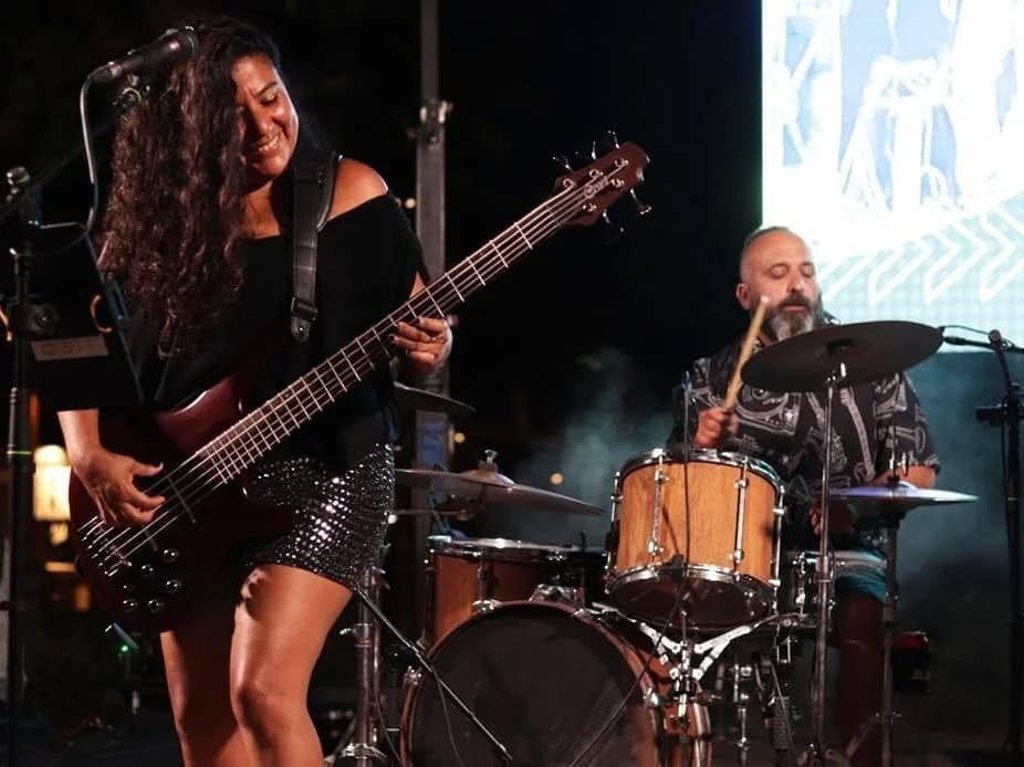 Sabado 6 de mayo 22 hs Jardins juli Garreta Sant feliu de