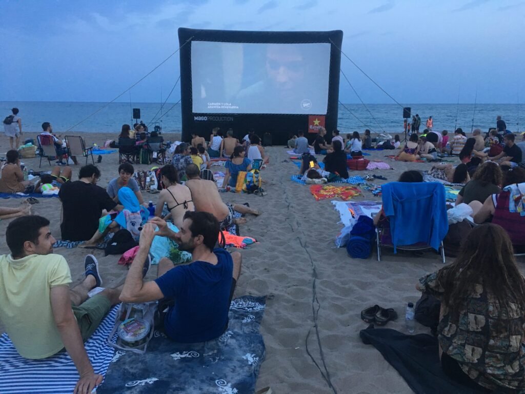 La platja de Sant Esteve de La Fosca acull dues nits de cinema a la fresca aquest mes de juliol 3 4 Cinema Lliure a la platja scaled 1