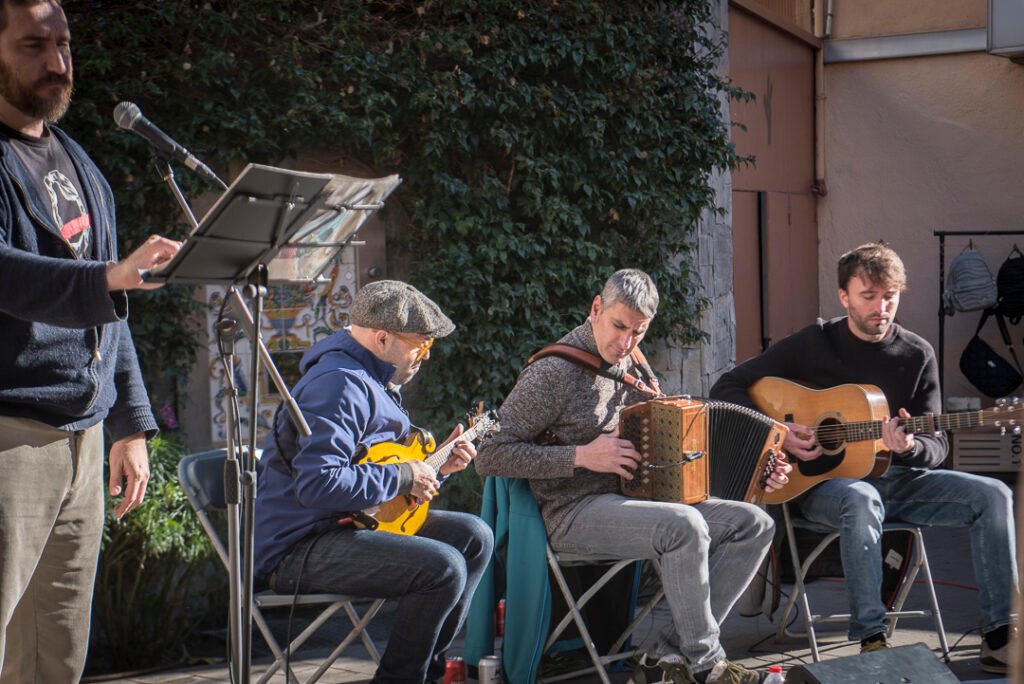 Especatcle musical: El poema de Nadal amb Flowk i Roger Cònsul 4 21 El poema de Nadal PER CARTELL