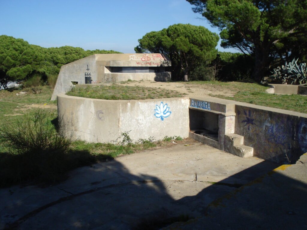 S’engega l’actuació de millora del parc del Molí de Vent que inclou fer visitables els búnquers i els passadissos de la bateria de defensa de la Guerra Civil 9 DSC09997 scaled 1