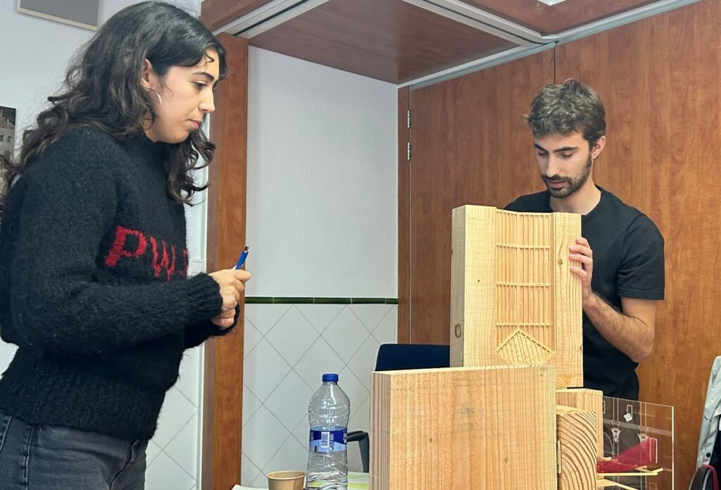 Arnau Toscano i María Borrego es converteixen en els guanyadors de la segona edició de la Biennal d'Art Ezequiel Torroella, que fomenta l’exploració artística de joves creadors 2 II Biennal d art Ezequiel Torroella 2025 06 copia scaled 1